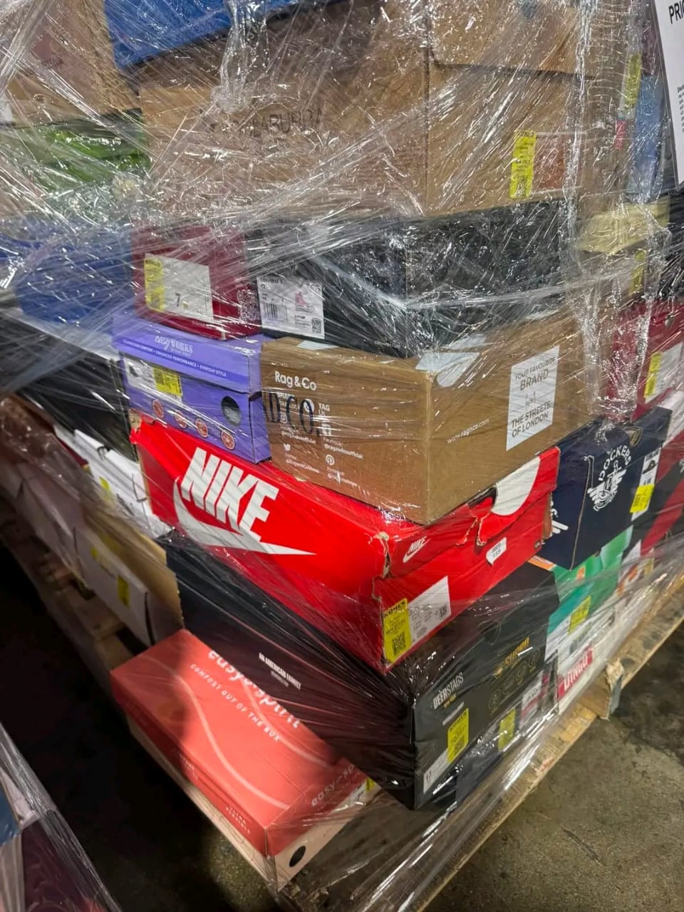 Wholesale Customer Returns/ 100-Pair Sneakers Pallet | Only $899 - Image 3