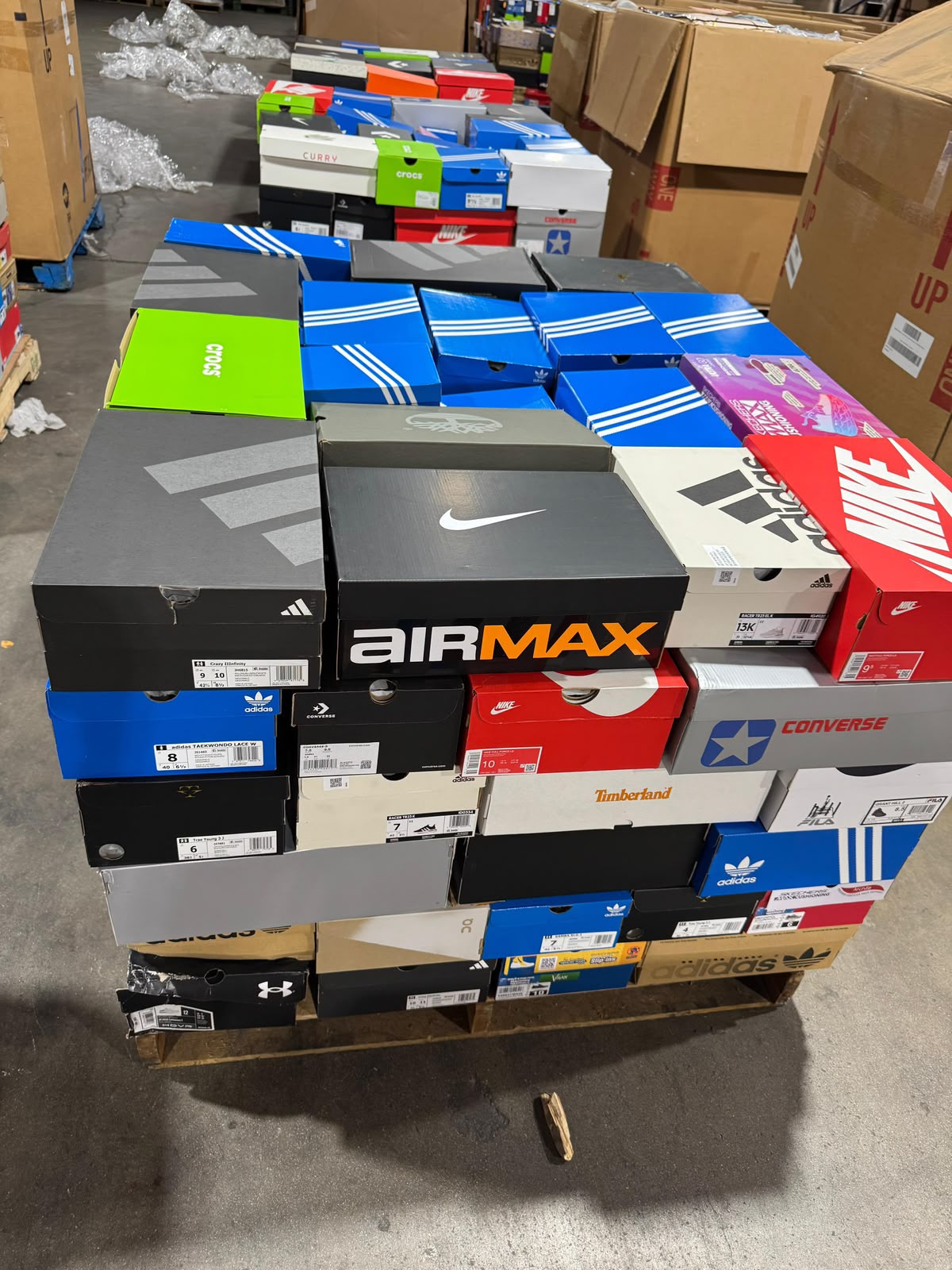 Branded Shoes Pallets for Sale with 200 pairs of Adidas Nike Vans Crocs Converse wholesale footwear
