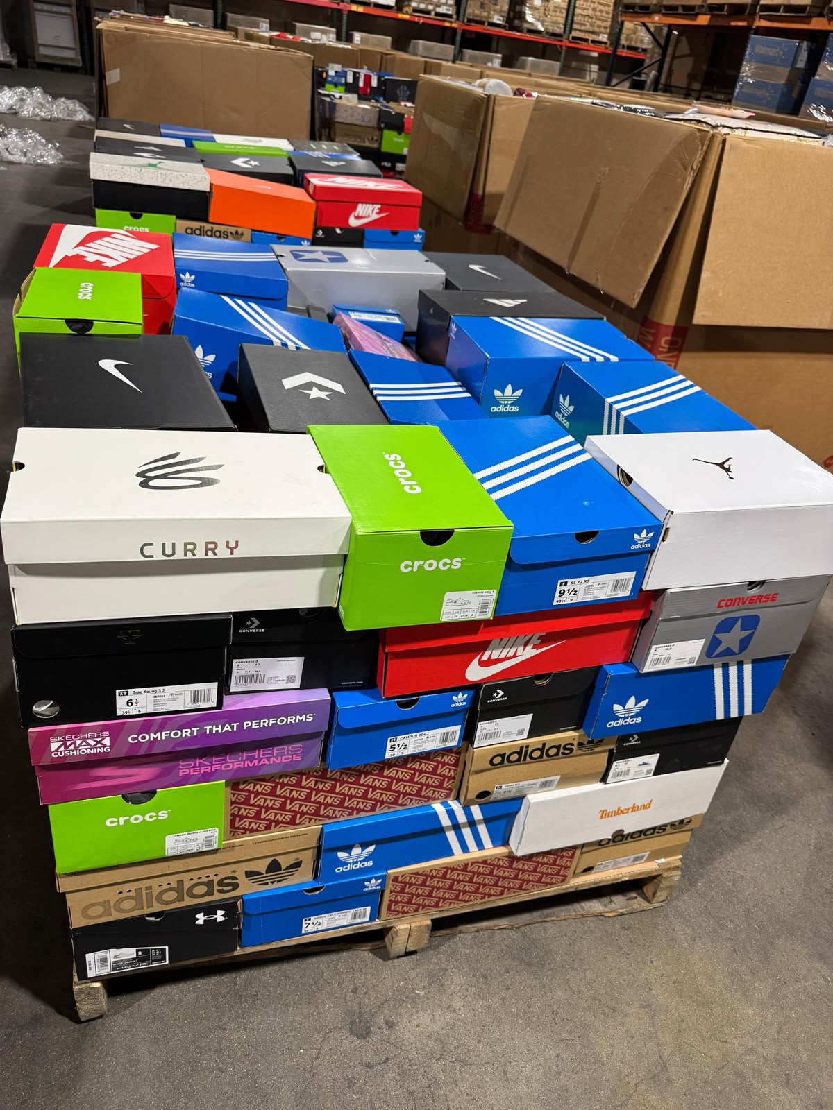 Branded Shoes Pallets for Sale with 200 pairs of Adidas Nike Vans Crocs Converse wholesale footwear