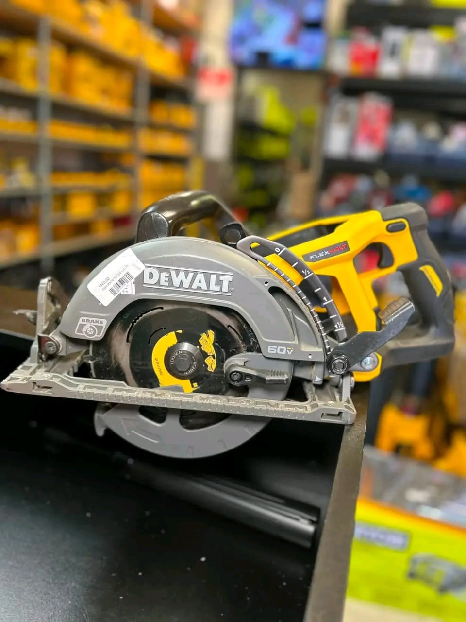 dewalt-60v-max-7-1-4-inch-circular-saw